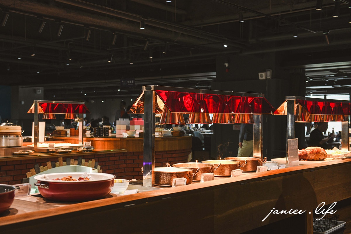 台中住宿飯店推薦 台中飯店推薦 台中親子飯店 台中鳳凰酒店 台中鳳凰酒店停車 台中鳳凰酒店早午餐 鳳凰食號 卡樂客房 台中鳳凰酒店地址 潔妮食旅生活 台中旅遊 台中行程 