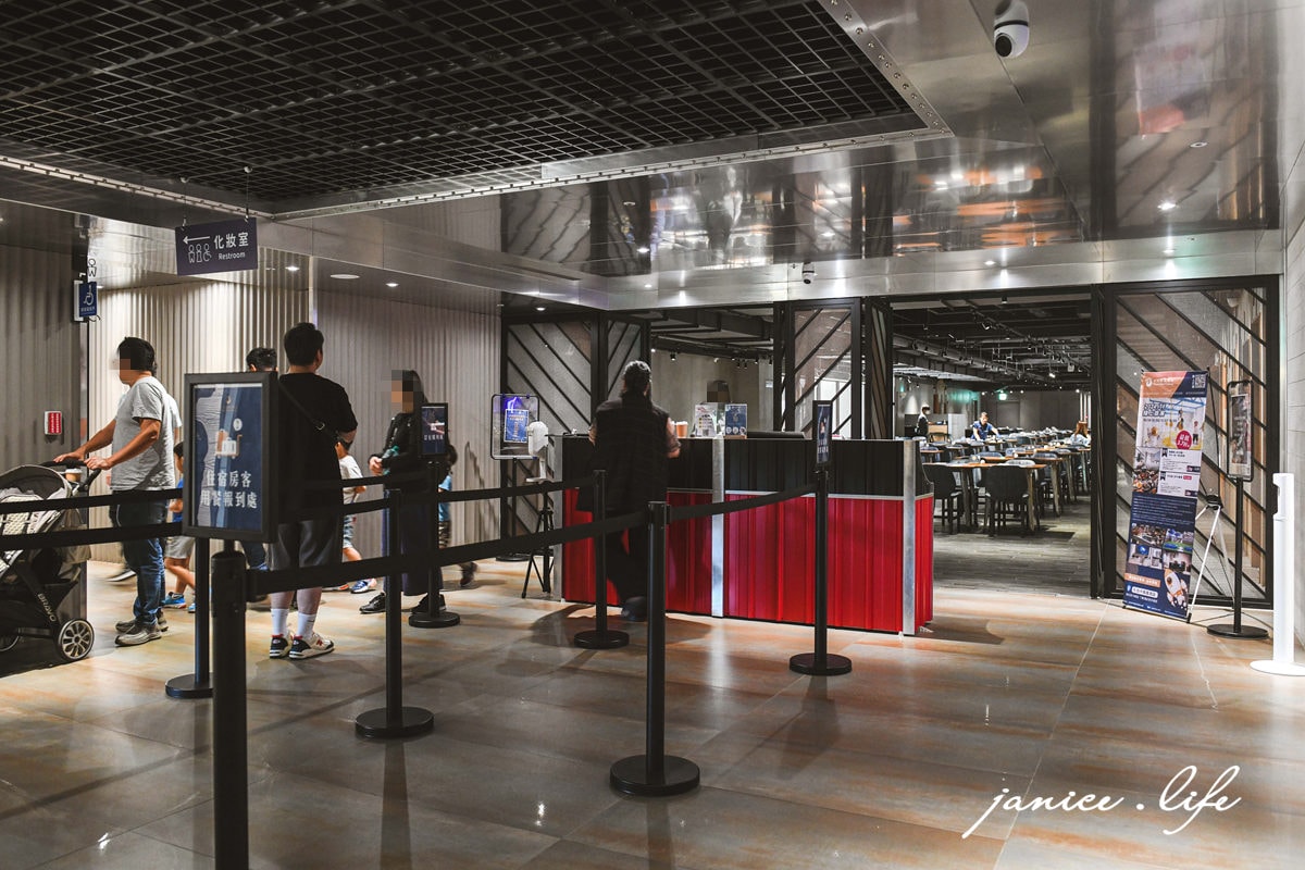 台中住宿飯店推薦 台中飯店推薦 台中親子飯店 台中鳳凰酒店 台中鳳凰酒店停車 台中鳳凰酒店早午餐 鳳凰食號 卡樂客房 台中鳳凰酒店地址 潔妮食旅生活 台中旅遊 台中行程 