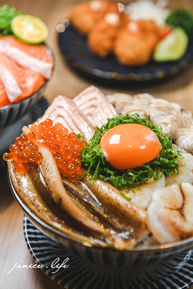 新莊美食 坐著做。海鮮丼飯專門店 坐著做菜單 新莊餐廳推薦 丼飯推薦 潔妮食旅生活 新北美食 新北餐廳推薦