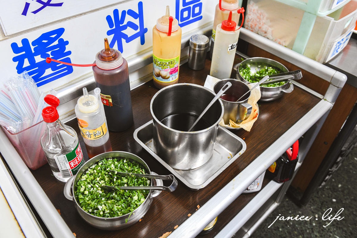 苗栗美食 苗栗頭份美食 苗栗排隊鮮肉湯包 鮮肉湯包菜單 苗栗湯包 潔妮食旅生活 