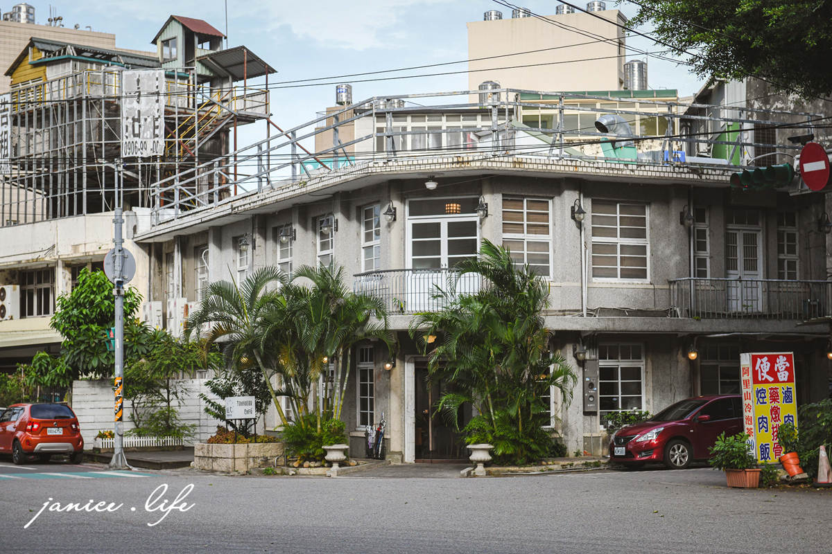 旅人咖啡館八德店 八德美食 八德早午餐 八德咖啡館咖啡廳 旅人咖啡館八德店菜單 旅人咖啡館八德店停車 八塊畫室 潔妮食旅生活 桃園市八德區長興路46號