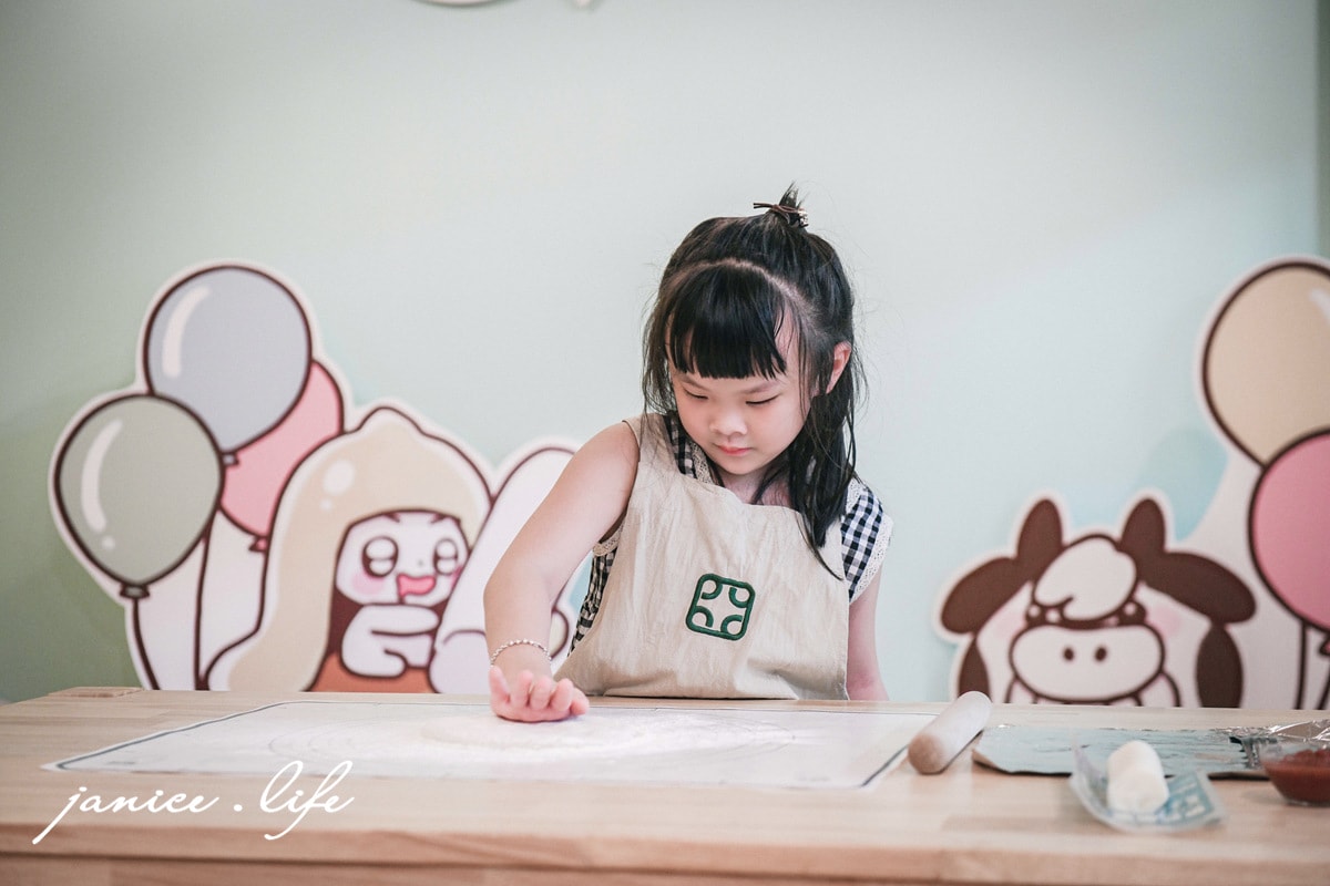 苗栗景點 四方鮮乳酪故事館 室內親子景點 苗栗親子景點 苗栗觀光工廠 潔妮食旅生活 四方鮮乳酪故事館門票 四方鮮乳酪故事館交通 