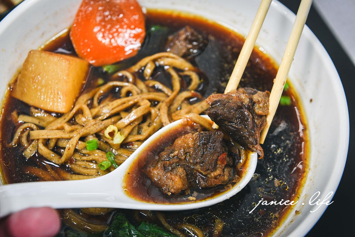 茶香紅烏龍牛肉麵 天來茶園 阿美姊牛肉麵 台東鹿野 鹿野高台 手工紅烏龍麵條 台東牛肉麵 潔妮食旅生活 伴手禮 台東紅烏龍 阿美姊牛肉麵菜單