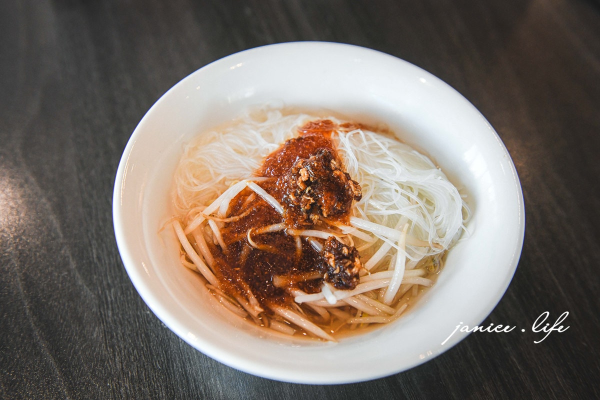 苗栗住宿 苗栗飯店 苗栗親子飯店 親子飯店 尚順君樂飯店 尚順育樂天地 親子旅遊 苗栗旅遊 苗栗景點 潔妮食旅生活 尚順君樂飯店房間 尚順君樂飯店停車 尚順君樂飯店早餐 groyalhotel