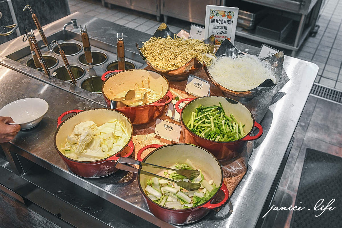 苗栗住宿 苗栗飯店 苗栗親子飯店 親子飯店 尚順君樂飯店 尚順育樂天地 親子旅遊 苗栗旅遊 苗栗景點 潔妮食旅生活 尚順君樂飯店房間 尚順君樂飯店停車 尚順君樂飯店早餐 groyalhotel