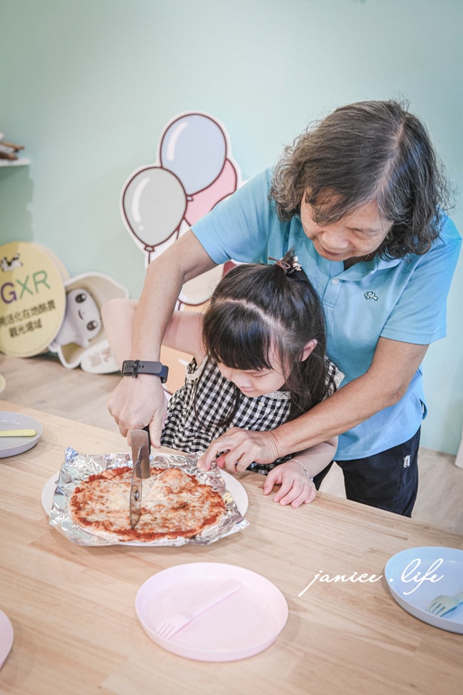 苗栗景點 四方鮮乳酪故事館 室內親子景點 苗栗親子景點 苗栗觀光工廠 潔妮食旅生活 四方鮮乳酪故事館門票 四方鮮乳酪故事館交通 