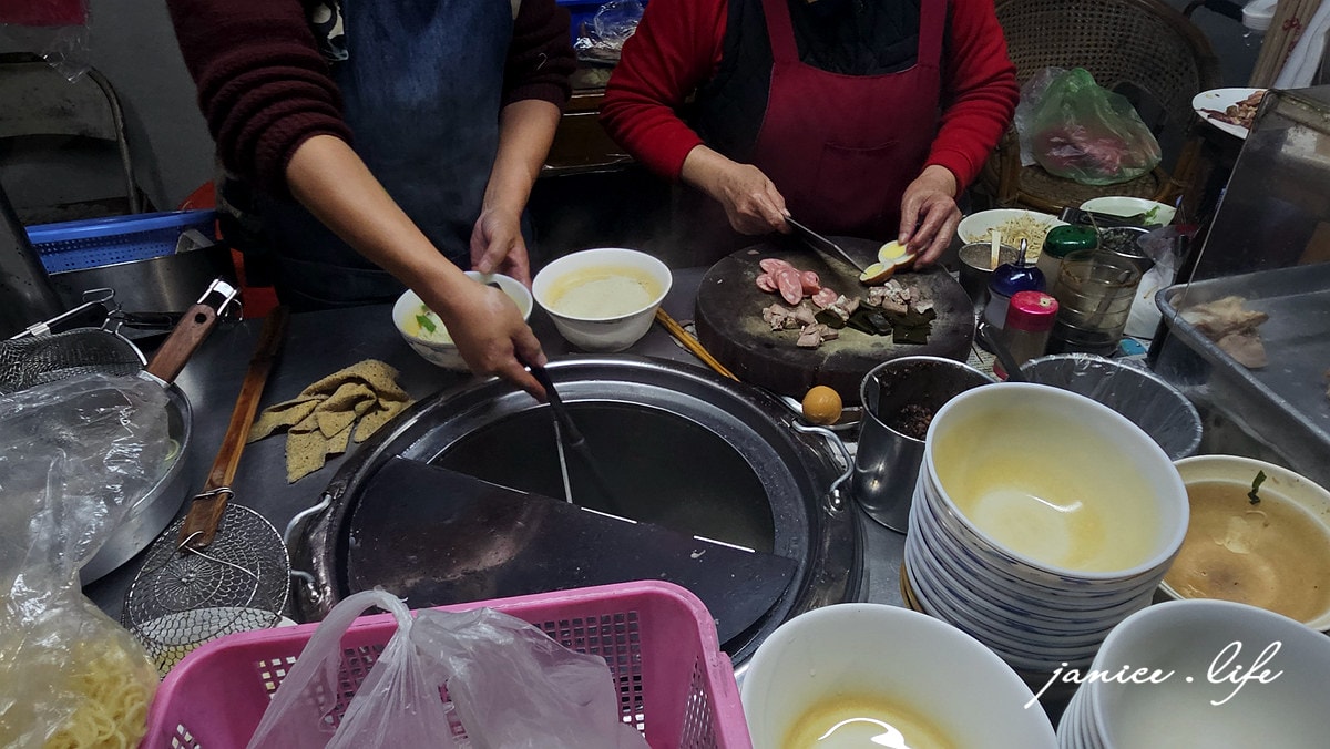 高雄美食 俗閣大碗鴨肉麵 高雄小吃 俗閣大碗小吃店 俗閣大碗鴨肉麵菜單 三民區美食 潔妮食旅生活