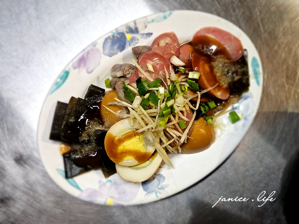高雄美食 俗閣大碗鴨肉麵 高雄小吃 俗閣大碗小吃店 俗閣大碗鴨肉麵菜單 三民區美食 潔妮食旅生活