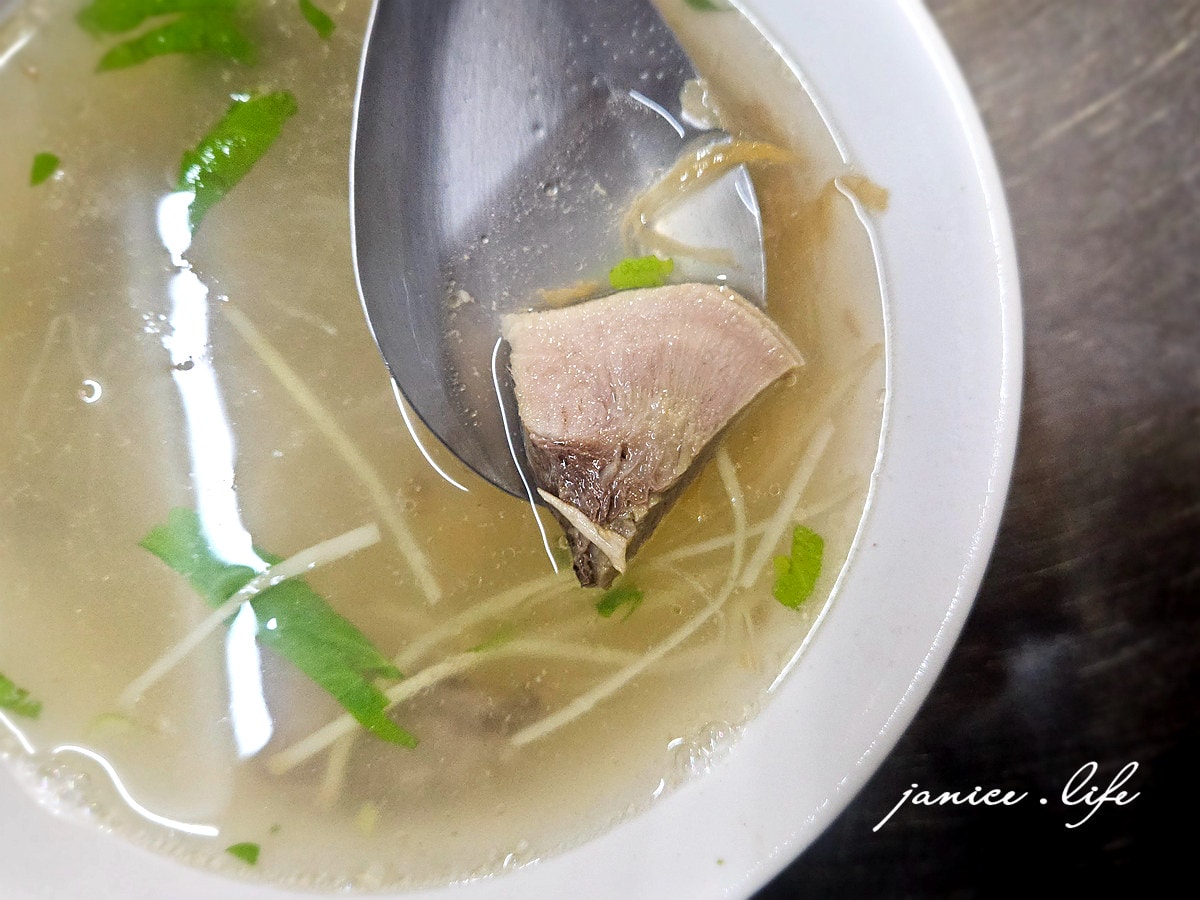 高雄美食|俗閣大碗鴨肉麵|巷子裡的樸實古早味小麵攤 - 第11張圖 高雄美食 俗閣大碗鴨肉麵 高雄小吃 俗閣大碗小吃店 俗閣大碗鴨肉麵菜單 三民區美食 潔妮食旅生活