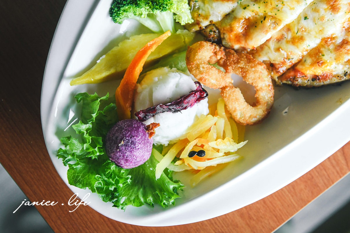 台南善化|大窩與小宅義式餐廳 大窩店|親子友善.義式手作料理.像家一樣的溫馨感 - 第13張圖 台南善化餐廳 台南善化美食 大窩與小宅義式餐廳 大窩店 親子友善 意識餐廳 台南義式 台南義大利麵 台南親子餐廳 台南下午茶 大窩與小宅義式餐廳大窩店菜單 大窩與小宅義式餐廳大窩店停車 潔妮食旅生活 台南市善化區光復路208號