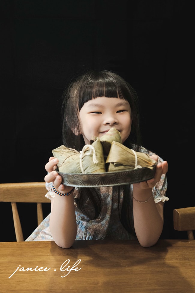 端午節粽子 漢來美食 大禮包粽禮盒 端午節禮盒 粽子禮盒 2025粽推薦 宅配美食 潔妮食旅生活 台式一品粽 松露富貴粽 紫米燕麥綠豆粽 端午節送禮推薦 宅配美食 宅美食 漢來大禮包粽禮盒 漢來大飯店、肉粽、綠豆粽、松露粽、台式一品粽、紫米燕麥綠豆粽、松露富貴粽、粽子推薦、端午節粽子、粽子、五星粽子推薦、漢來粽子、南部粽推薦、宅美食、宅配、五星主廚、五星飯店美食、2025端午節粽子、端午節粽子預購、網購肉粽推薦、南部肉粽宅配推薦、肉粽購買