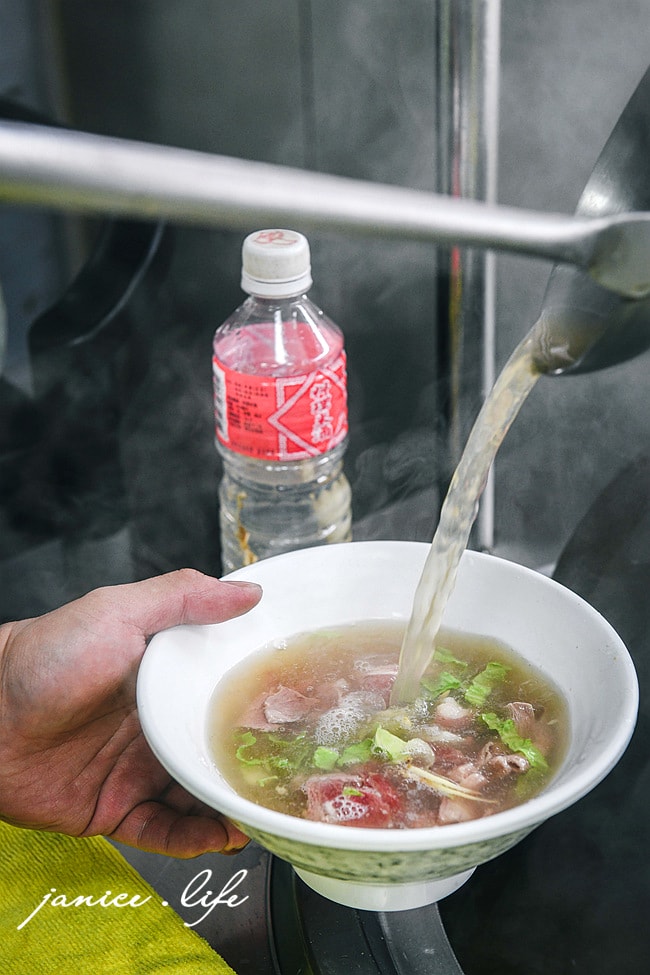 板橋美食 村村食堂 板橋小吃 現沖牛肉湯 雞魯飯 金門麵線 村村食堂菜單 潔妮食旅生活 新北市板橋區中山路二段229號 新北美食 新北旅遊