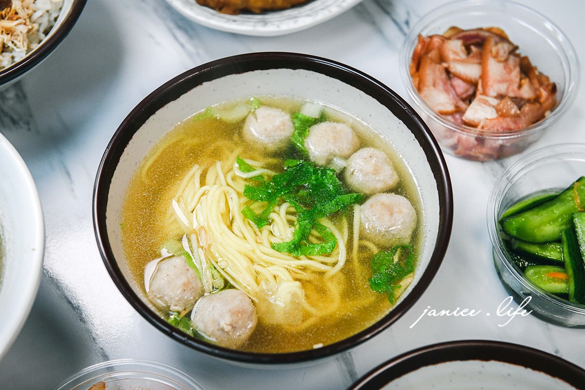 板橋美食 村村食堂 板橋小吃 現沖牛肉湯 雞魯飯 金門麵線 村村食堂菜單 潔妮食旅生活 新北市板橋區中山路二段229號 新北美食 新北旅遊