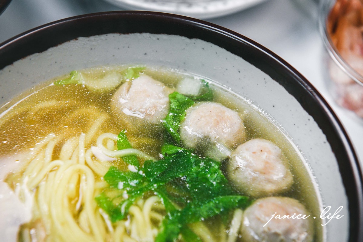 板橋美食 村村食堂 板橋小吃 現沖牛肉湯 雞魯飯 金門麵線 村村食堂菜單 潔妮食旅生活 新北市板橋區中山路二段229號 新北美食 新北旅遊