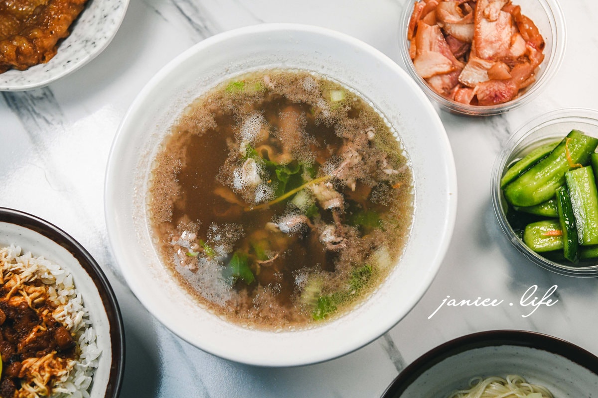 板橋美食 村村食堂 板橋小吃 現沖牛肉湯 雞魯飯 金門麵線 村村食堂菜單 潔妮食旅生活 新北市板橋區中山路二段229號 新北美食 新北旅遊