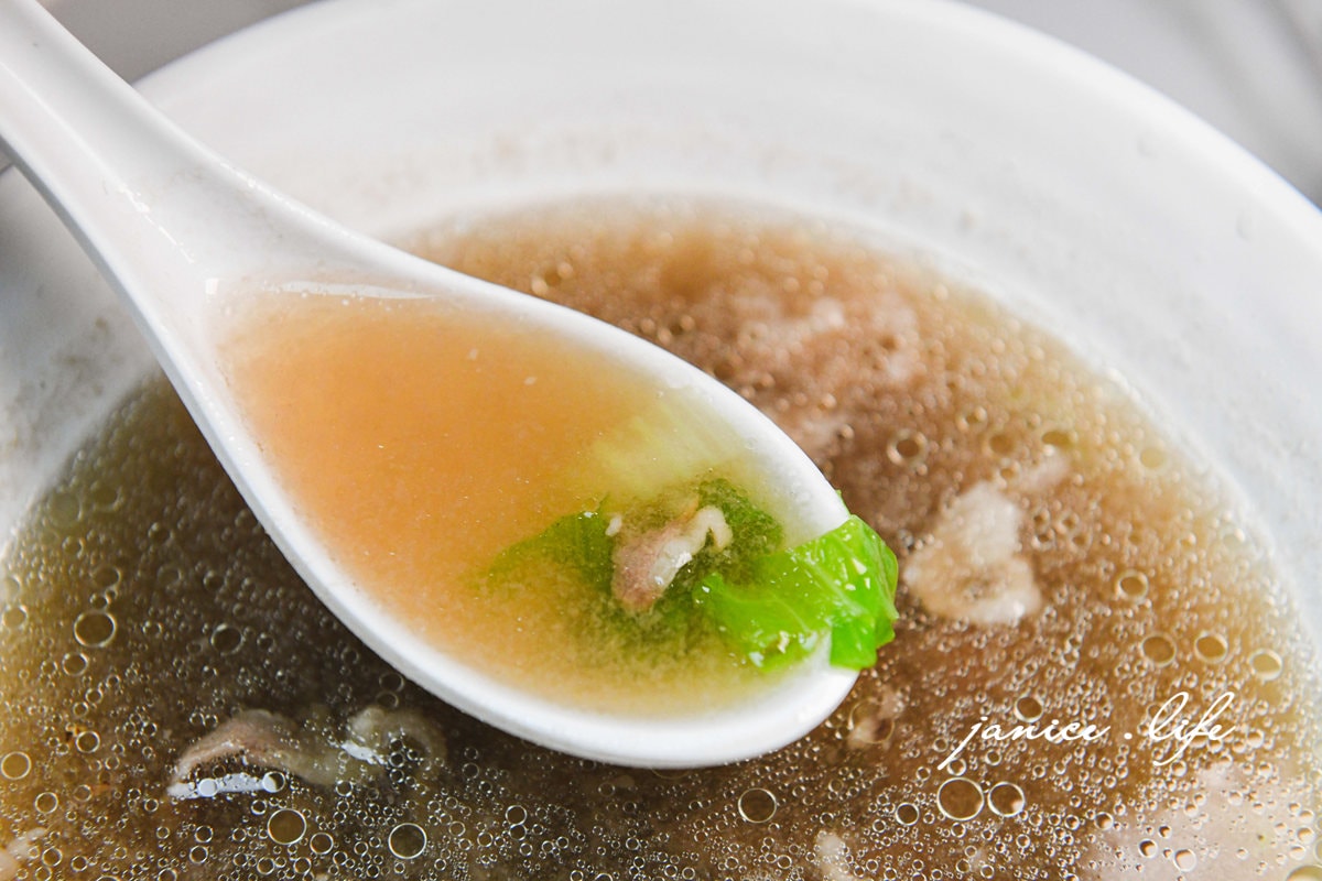 板橋美食 村村食堂 板橋小吃 現沖牛肉湯 雞魯飯 金門麵線 村村食堂菜單 潔妮食旅生活 新北市板橋區中山路二段229號 新北美食 新北旅遊
