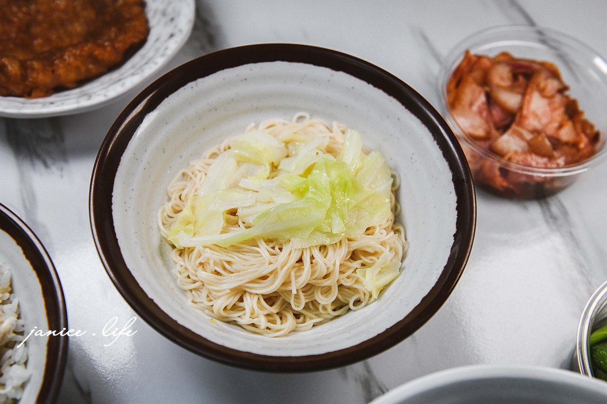 板橋美食 村村食堂 板橋小吃 現沖牛肉湯 雞魯飯 金門麵線 村村食堂菜單 潔妮食旅生活 新北市板橋區中山路二段229號 新北美食 新北旅遊