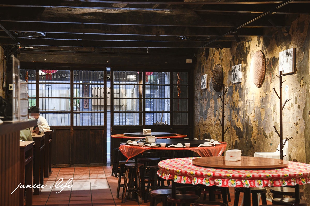 大溪美食 隱灶腳百年老厝餐館 大溪聚餐餐廳推薦 桃園聚餐餐廳推薦 台菜料理 辦桌菜 隱灶腳百年老厝餐館停車 隱灶腳百年老厝餐館位置 隱灶腳百年老厝餐館菜單 潔妮食旅生活 大溪老城區第一家民宿 秘境41民宿 隱花園景觀咖啡餐廳 好客民宿 秘境 大溪民宿 大溪住宿 大溪老街 桃園住宿 桃園大溪景觀咖啡 大溪老城四季行館 、隱花園咖啡廳