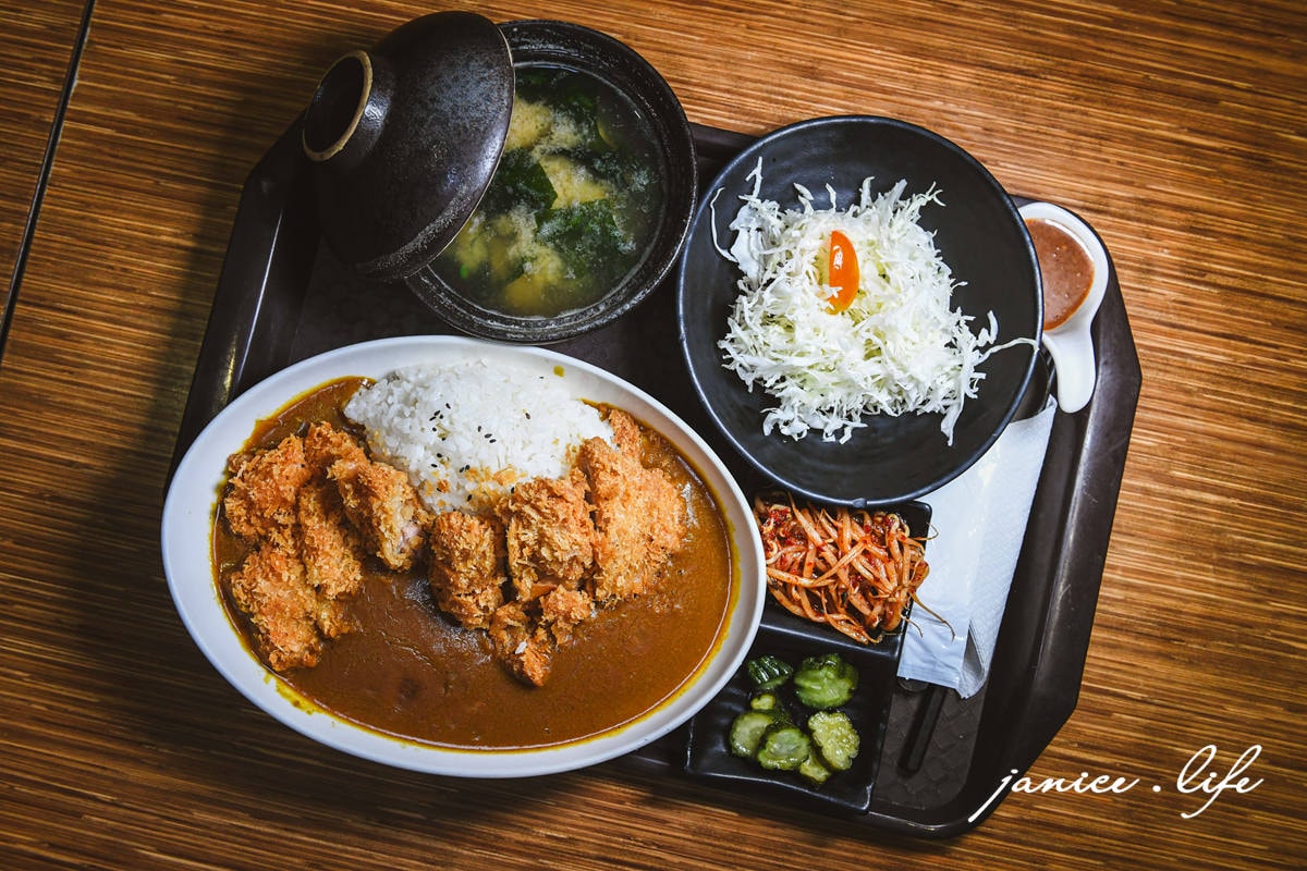 鐵花小路美食堂 台東美食 台東日式豬排 台東必吃 台東市區美食 台東在地人推薦 台東旅遊 潔妮食旅生活 台東市安慶街147號 鐵花小路美食堂菜單