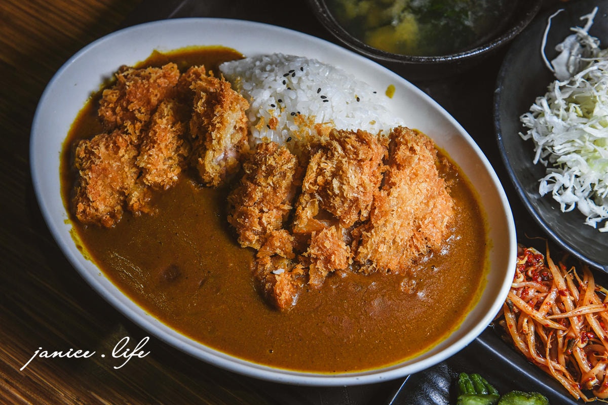 鐵花小路美食堂 台東美食 台東日式豬排 台東必吃 台東市區美食 台東在地人推薦 台東旅遊 潔妮食旅生活 台東市安慶街147號 鐵花小路美食堂菜單