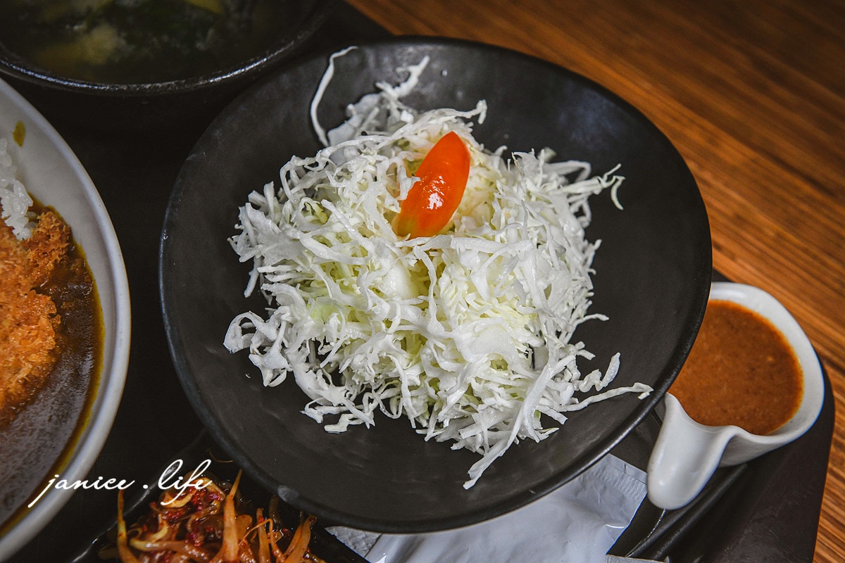 鐵花小路美食堂 台東美食 台東日式豬排 台東必吃 台東市區美食 台東在地人推薦 台東旅遊 潔妮食旅生活 台東市安慶街147號 鐵花小路美食堂菜單
