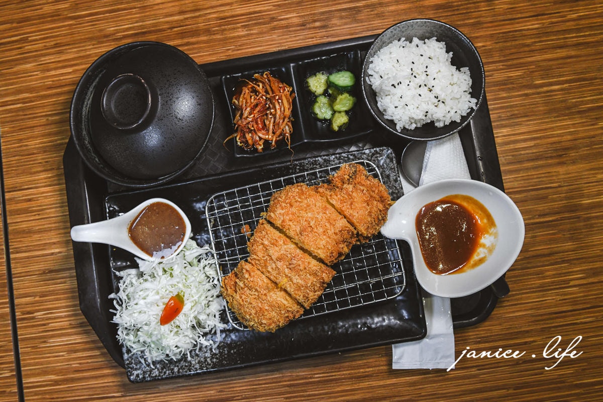 鐵花小路美食堂 台東美食 台東日式豬排 台東必吃 台東市區美食 台東在地人推薦 台東旅遊 潔妮食旅生活 台東市安慶街147號 鐵花小路美食堂菜單
