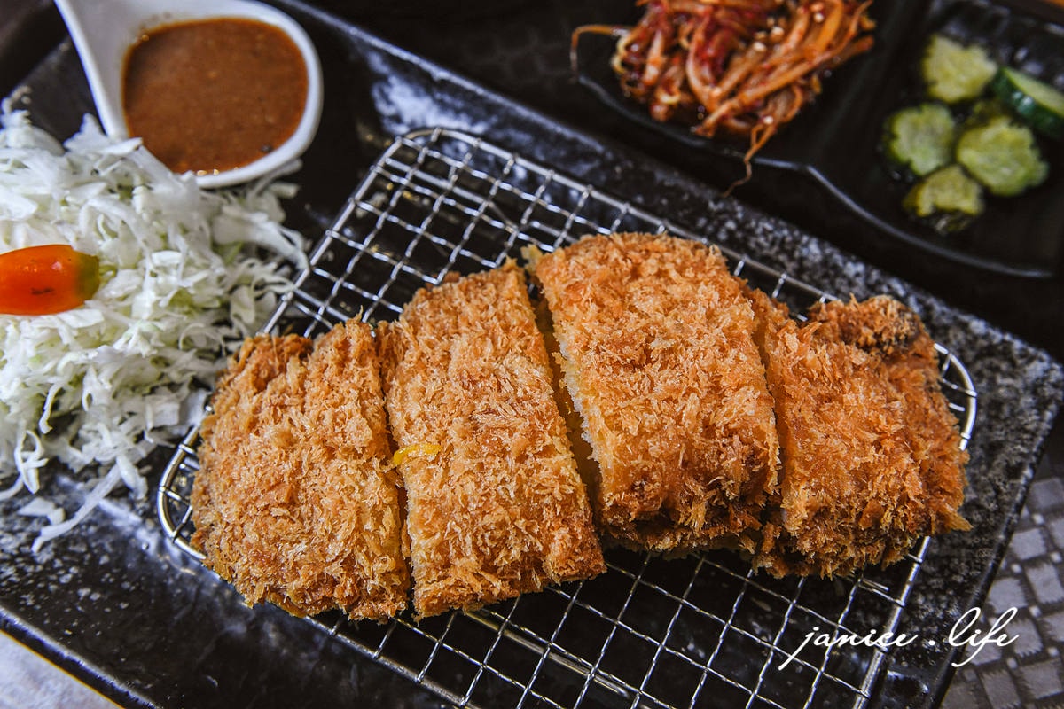 鐵花小路美食堂 台東美食 台東日式豬排 台東必吃 台東市區美食 台東在地人推薦 台東旅遊 潔妮食旅生活 台東市安慶街147號 鐵花小路美食堂菜單
