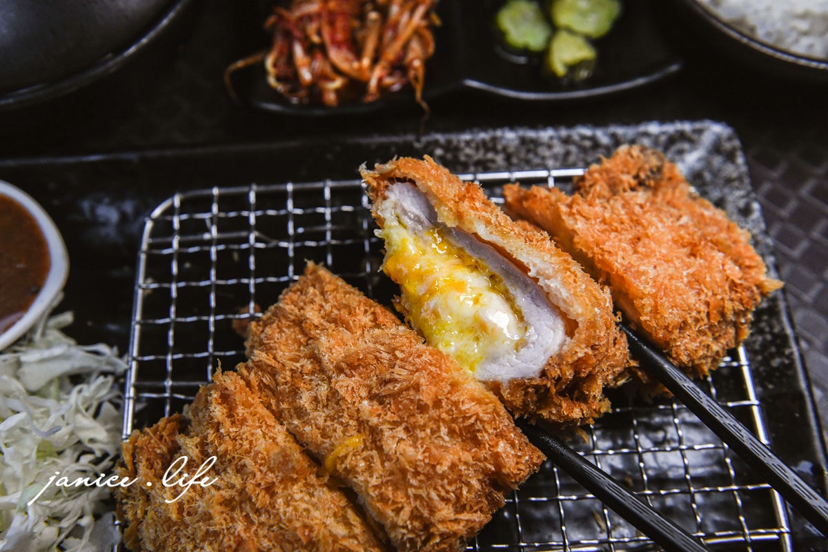 鐵花小路美食堂 台東美食 台東日式豬排 台東必吃 台東市區美食 台東在地人推薦 台東旅遊 潔妮食旅生活 台東市安慶街147號 鐵花小路美食堂菜單