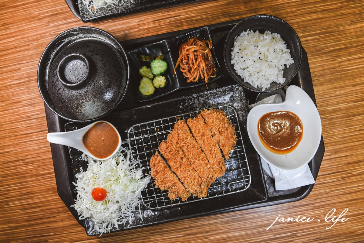 鐵花小路美食堂 台東美食 台東日式豬排 台東必吃 台東市區美食 台東在地人推薦 台東旅遊 潔妮食旅生活 台東市安慶街147號 鐵花小路美食堂菜單