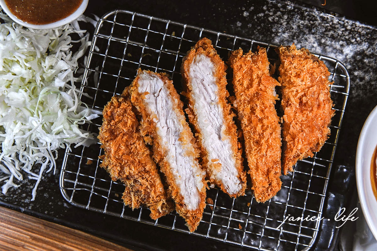 鐵花小路美食堂 台東美食 台東日式豬排 台東必吃 台東市區美食 台東在地人推薦 台東旅遊 潔妮食旅生活 台東市安慶街147號 鐵花小路美食堂菜單