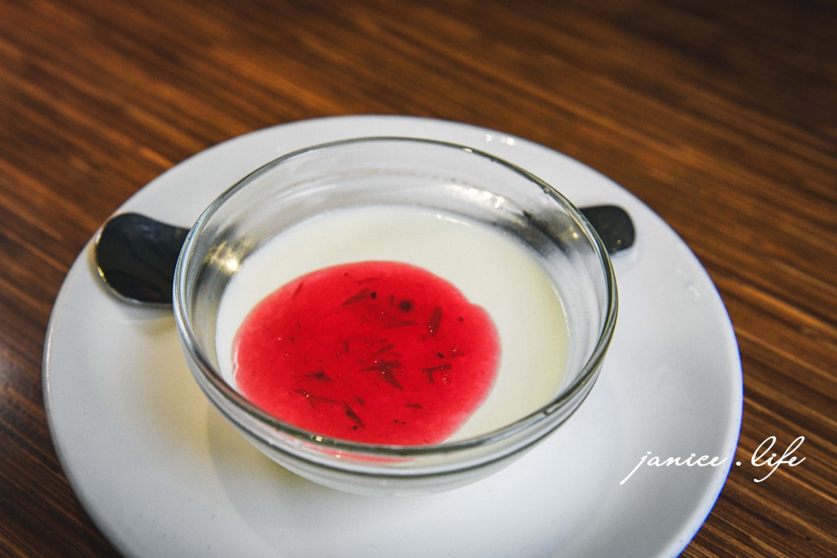 鐵花小路美食堂 台東美食 台東日式豬排 台東必吃 台東市區美食 台東在地人推薦 台東旅遊 潔妮食旅生活 台東市安慶街147號 鐵花小路美食堂菜單