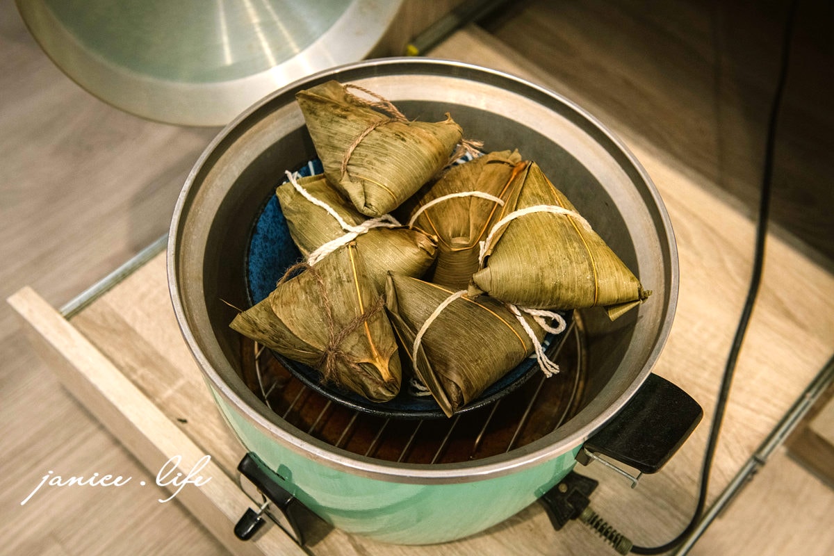 端午節粽子 漢來美食 大禮包粽禮盒 端午節禮盒 粽子禮盒 2025粽推薦 宅配美食 潔妮食旅生活 台式一品粽 松露富貴粽 紫米燕麥綠豆粽 端午節送禮推薦 宅配美食 宅美食 漢來大禮包粽禮盒 漢來大飯店、肉粽、綠豆粽、松露粽、台式一品粽、紫米燕麥綠豆粽、松露富貴粽、粽子推薦、端午節粽子、粽子、五星粽子推薦、漢來粽子、南部粽推薦、宅美食、宅配、五星主廚、五星飯店美食、2025端午節粽子、端午節粽子預購、網購肉粽推薦、南部肉粽宅配推薦、肉粽購買