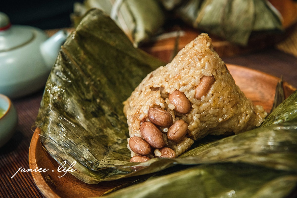 端午節粽子 漢來美食 大禮包粽禮盒 端午節禮盒 粽子禮盒 2025粽推薦 宅配美食 潔妮食旅生活 台式一品粽 松露富貴粽 紫米燕麥綠豆粽 端午節送禮推薦 宅配美食 宅美食 漢來大禮包粽禮盒 漢來大飯店、肉粽、綠豆粽、松露粽、台式一品粽、紫米燕麥綠豆粽、松露富貴粽、粽子推薦、端午節粽子、粽子、五星粽子推薦、漢來粽子、南部粽推薦、宅美食、宅配、五星主廚、五星飯店美食、2025端午節粽子、端午節粽子預購、網購肉粽推薦、南部肉粽宅配推薦、肉粽購買