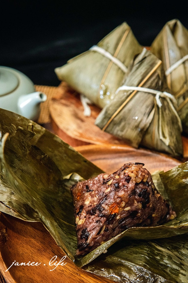 端午節粽子 漢來美食 大禮包粽禮盒 端午節禮盒 粽子禮盒 2025粽推薦 宅配美食 潔妮食旅生活 台式一品粽 松露富貴粽 紫米燕麥綠豆粽 端午節送禮推薦 宅配美食 宅美食 漢來大禮包粽禮盒 漢來大飯店、肉粽、綠豆粽、松露粽、台式一品粽、紫米燕麥綠豆粽、松露富貴粽、粽子推薦、端午節粽子、粽子、五星粽子推薦、漢來粽子、南部粽推薦、宅美食、宅配、五星主廚、五星飯店美食、2025端午節粽子、端午節粽子預購、網購肉粽推薦、南部肉粽宅配推薦、肉粽購買