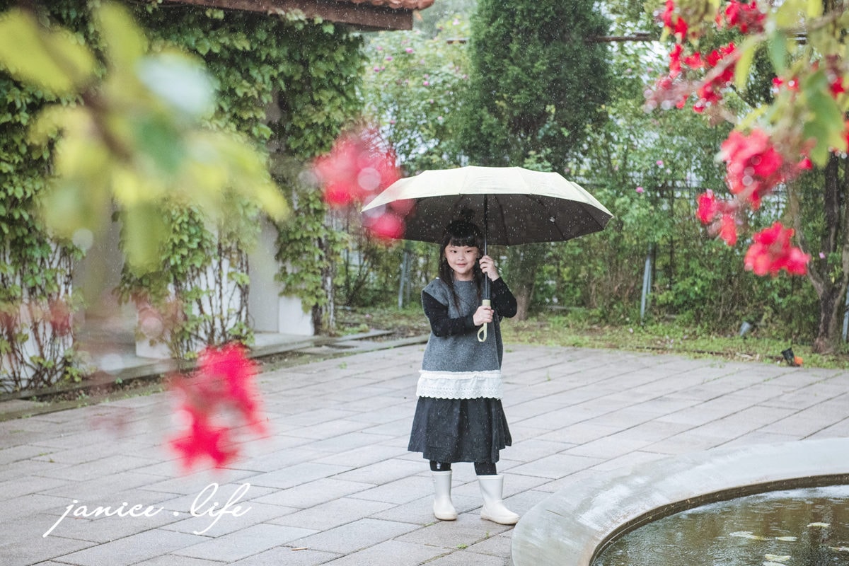 新竹峨眉 新竹旅遊 新竹峨眉景點 新竹景點 十二寮天使教堂 彩繪玻璃 聖母加冕禮古畫 潔妮食旅生活 新竹縣峨眉鄉湖光村十二寮23-2號 十二寮天使教堂預約 十二寮天使教堂停車 十二寮天使教堂位置