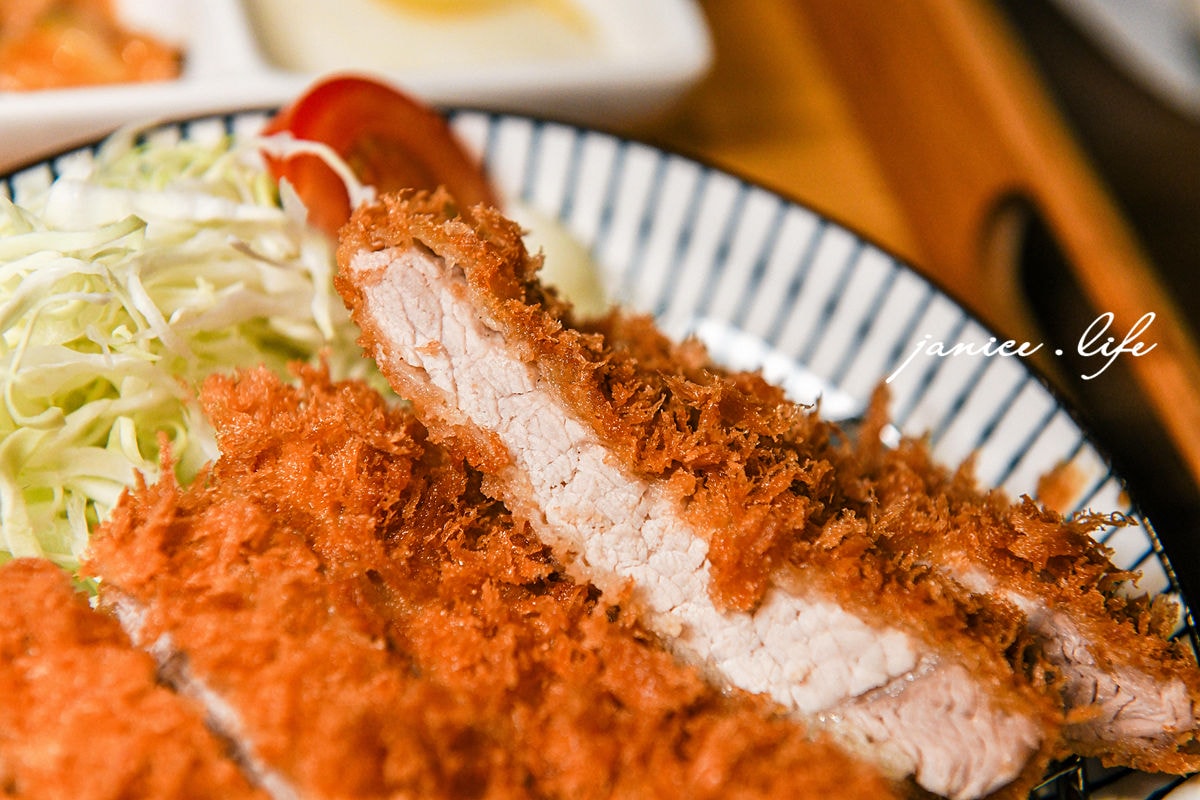 八德美食|享食和風料理|日式炸豬排.料超多的海鮮烏龍麵|興仁夜市旁餐廳推薦 - 第12張圖 享食和風料理 享食和風料理菜單 八德美食 八德擴大重劃區美食 八德日式料理 八德日式豬排 潔妮食旅生活 興仁花園夜市附近美食餐廳 桃園市八德區長興路72號 寵物友善 親子友善 炸豬排咖哩 日式唐揚雞 海鮮烏龍麵