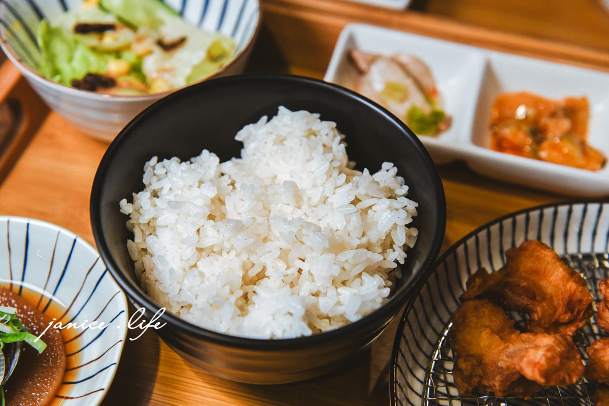 享食和風料理 享食和風料理菜單 八德美食 八德擴大重劃區美食 八德日式料理 八德日式豬排 潔妮食旅生活 興仁花園夜市附近美食餐廳 桃園市八德區長興路72號 寵物友善 親子友善 炸豬排咖哩 日式唐揚雞 海鮮烏龍麵