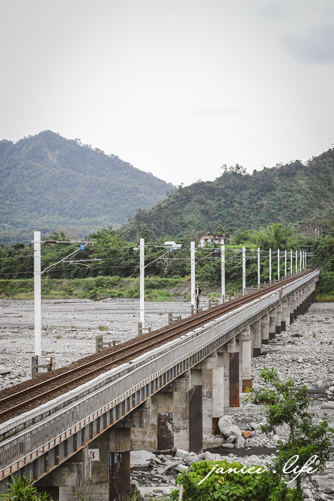 台東鹿野 台東旅遊 台東景點 鐵道迷 拍火車景點秘境 潔妮食旅生活  台東縣鹿野鄉和平路25號 中興崗哨