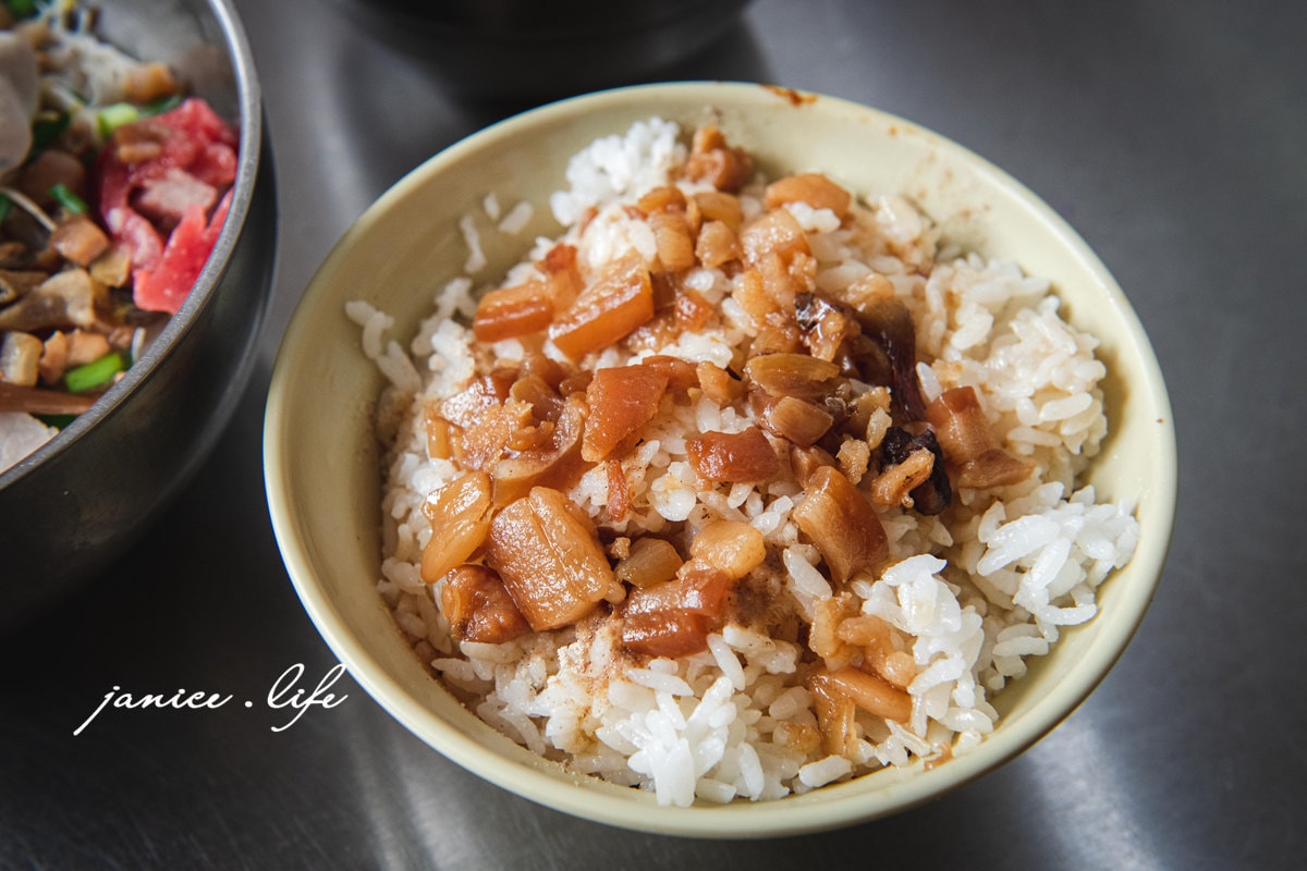 台南新市美食|金花點心攤|像在開驚喜包.滿滿配料綜合湯|南科人的愛店 - 第5張圖 金花點心攤新市店 台南新市美食 金花點心攤菜單 金花綜合湯 新化美食 新市麵攤 潔妮食旅生活 綜合湯