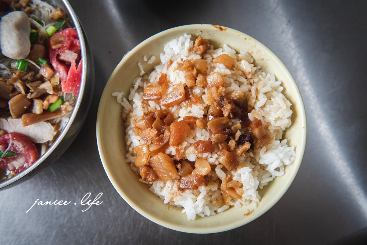 台南新市美食|金花點心攤|像在開驚喜包.滿滿配料綜合湯|南科人的愛店 - 第6張圖 金花點心攤新市店 台南新市美食 金花點心攤菜單 金花綜合湯 新化美食 新市麵攤 潔妮食旅生活 綜合湯