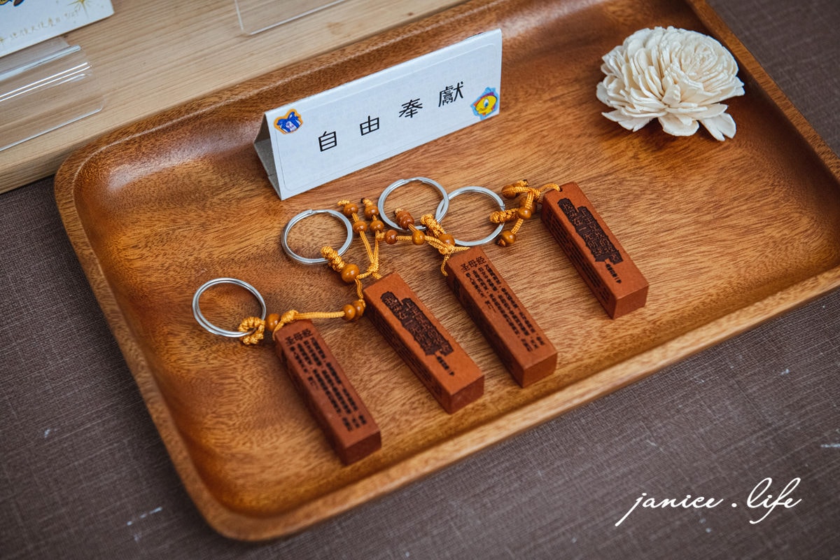 新竹峨眉 新竹旅遊 新竹峨眉景點 新竹景點 十二寮天使教堂 彩繪玻璃 聖母加冕禮古畫 潔妮食旅生活 新竹縣峨眉鄉湖光村十二寮23-2號 十二寮天使教堂預約 十二寮天使教堂停車 十二寮天使教堂位置