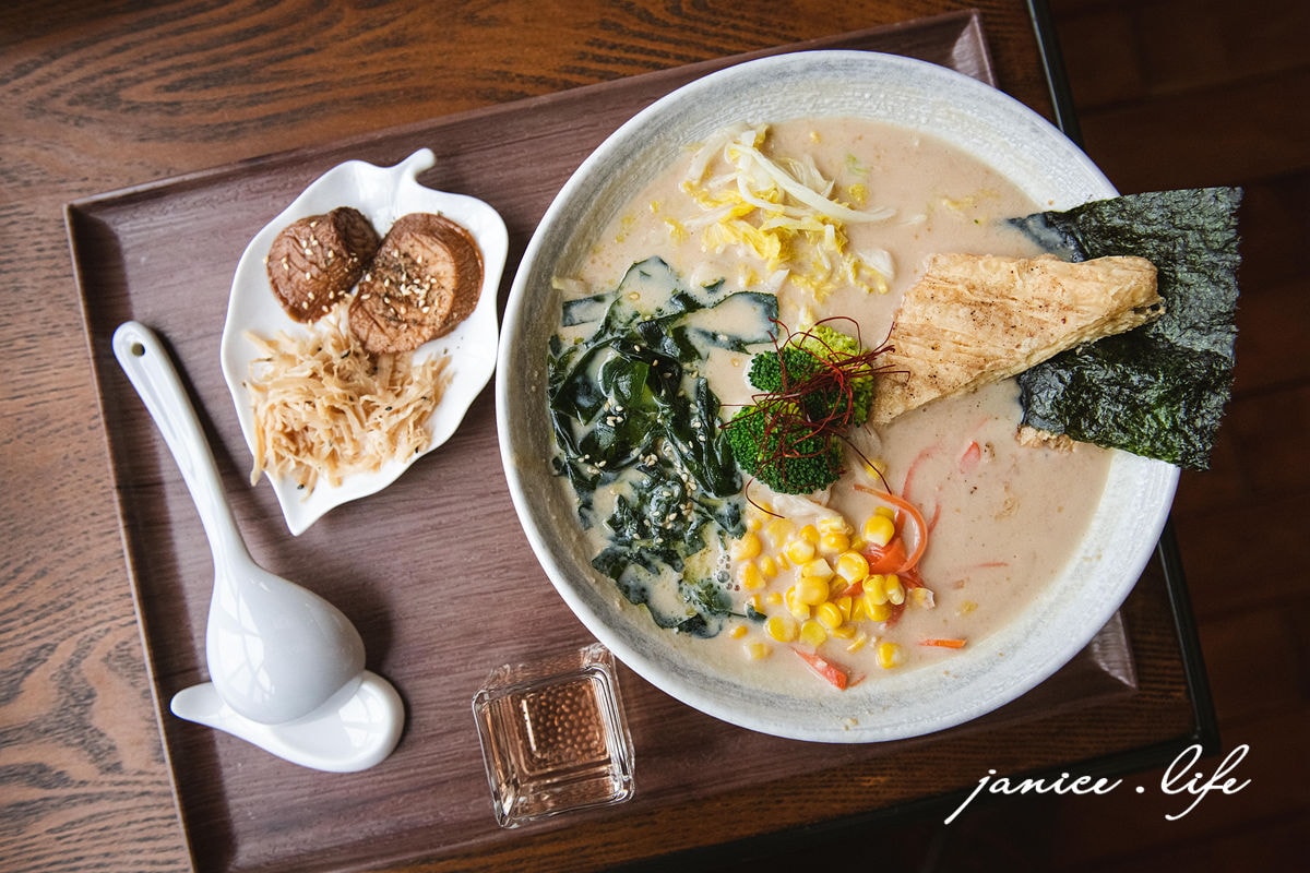 新竹峨眉|世界幸福咖啡總店 幸福坊|純素蔬食料理|峨眉湖畔景觀餐廳|寵物可入內 - 第19張圖 新竹峨眉 新竹峨眉景點 新竹峨眉咖啡 世界幸福咖啡總店快樂咖啡坊 世界幸福咖啡總店菜單 世界幸福咖啡總店停車 峨眉湖畔景觀餐廳 新竹素時蔬食餐廳 新竹寵物友善 潔妮食旅生活 新竹縣峨眉鄉快樂路7號