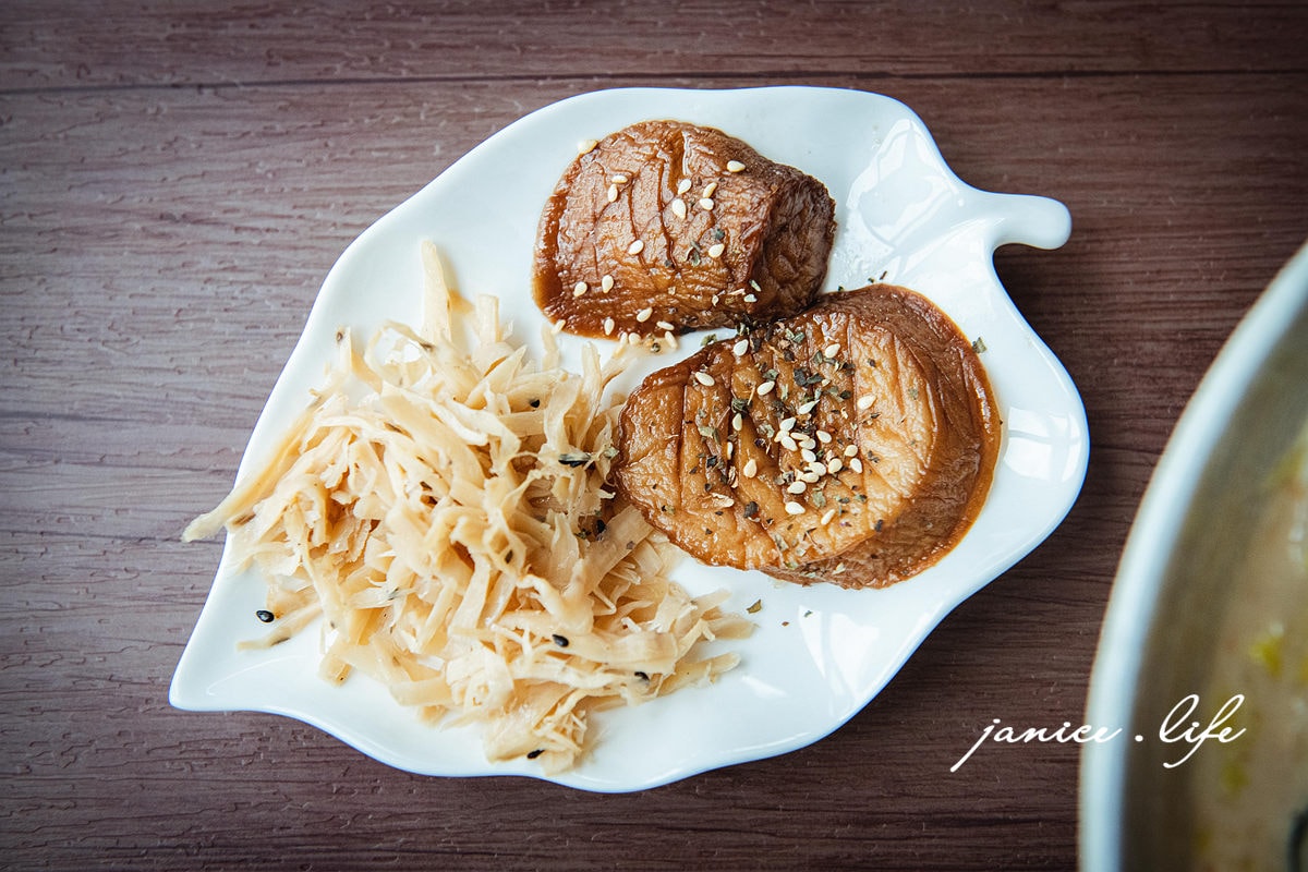新竹峨眉|世界幸福咖啡總店 幸福坊|純素蔬食料理|峨眉湖畔景觀餐廳|寵物可入內 - 第22張圖 新竹峨眉 新竹峨眉景點 新竹峨眉咖啡 世界幸福咖啡總店快樂咖啡坊 世界幸福咖啡總店菜單 世界幸福咖啡總店停車 峨眉湖畔景觀餐廳 新竹素時蔬食餐廳 新竹寵物友善 潔妮食旅生活 新竹縣峨眉鄉快樂路7號