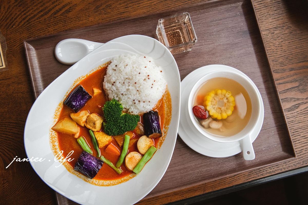 新竹峨眉|世界幸福咖啡總店 幸福坊|純素蔬食料理|峨眉湖畔景觀餐廳|寵物可入內 - 第24張圖 新竹峨眉 新竹峨眉景點 新竹峨眉咖啡 世界幸福咖啡總店快樂咖啡坊 世界幸福咖啡總店菜單 世界幸福咖啡總店停車 峨眉湖畔景觀餐廳 新竹素時蔬食餐廳 新竹寵物友善 潔妮食旅生活 新竹縣峨眉鄉快樂路7號