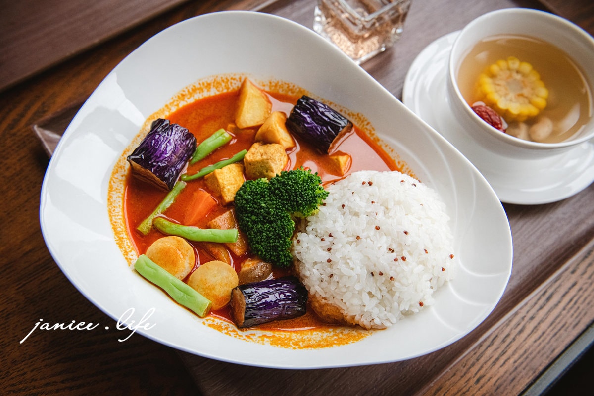 新竹峨眉|世界幸福咖啡總店 幸福坊|純素蔬食料理|峨眉湖畔景觀餐廳|寵物可入內 - 第25張圖 新竹峨眉 新竹峨眉景點 新竹峨眉咖啡 世界幸福咖啡總店快樂咖啡坊 世界幸福咖啡總店菜單 世界幸福咖啡總店停車 峨眉湖畔景觀餐廳 新竹素時蔬食餐廳 新竹寵物友善 潔妮食旅生活 新竹縣峨眉鄉快樂路7號