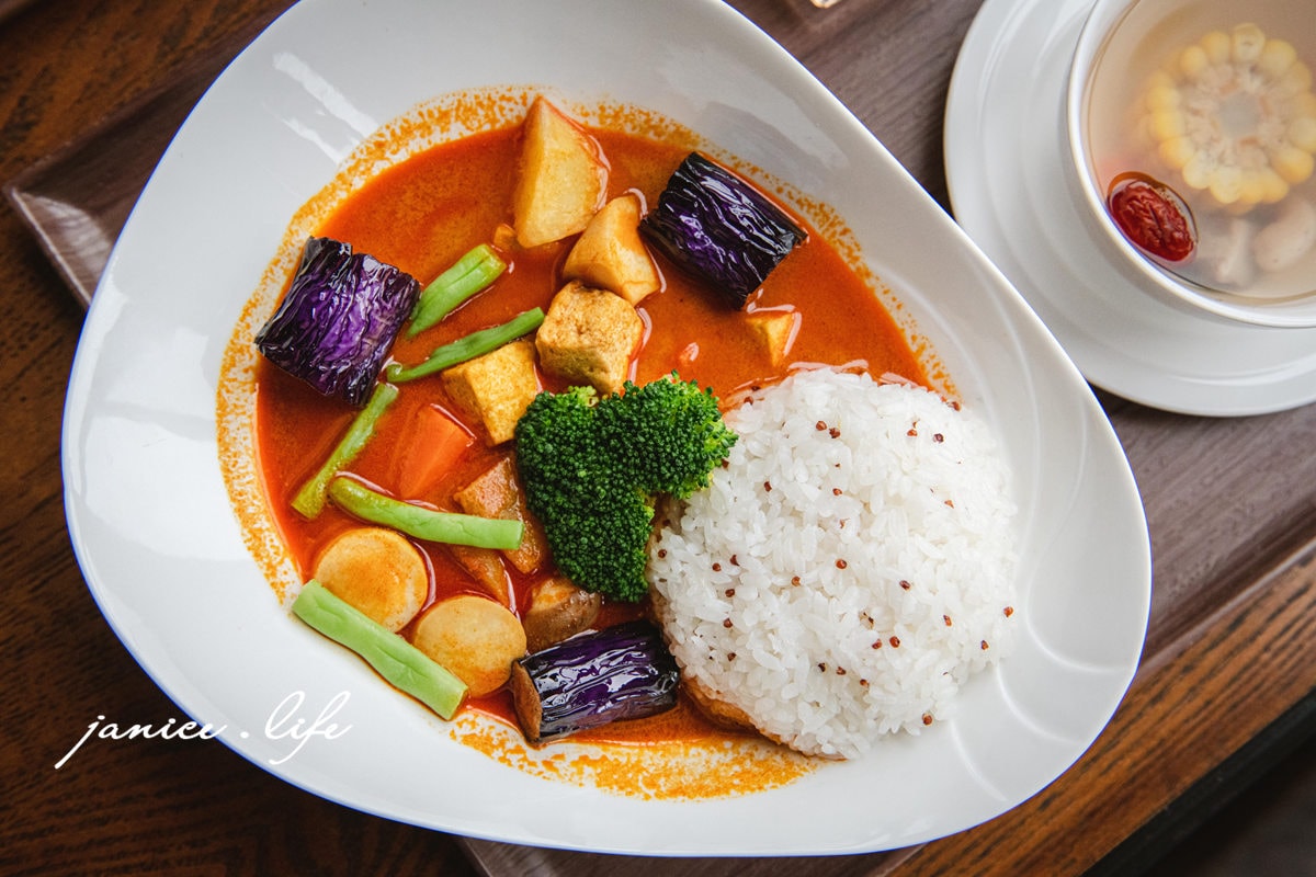 新竹峨眉|世界幸福咖啡總店 幸福坊|純素蔬食料理|峨眉湖畔景觀餐廳|寵物可入內 - 第26張圖 新竹峨眉 新竹峨眉景點 新竹峨眉咖啡 世界幸福咖啡總店快樂咖啡坊 世界幸福咖啡總店菜單 世界幸福咖啡總店停車 峨眉湖畔景觀餐廳 新竹素時蔬食餐廳 新竹寵物友善 潔妮食旅生活 新竹縣峨眉鄉快樂路7號