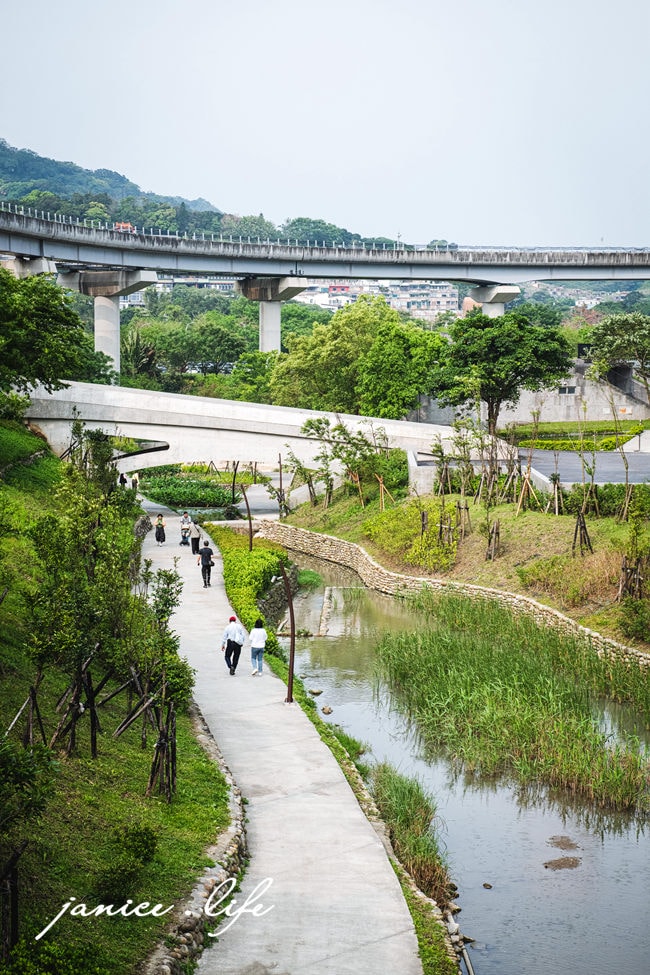 鶯歌新景點|新北市美術館|實踐全民美感教育|充滿現代感的城市美學|4月25日正式開館 - 第11張圖 鶯歌新景點 新北市美術館 全民美感教育 新北市鶯歌區館前路300號 鶯歌旅遊 鶯歌景點 新北鶯歌 新北市美術館門票 新北市美術館停車 潔妮食旅生活