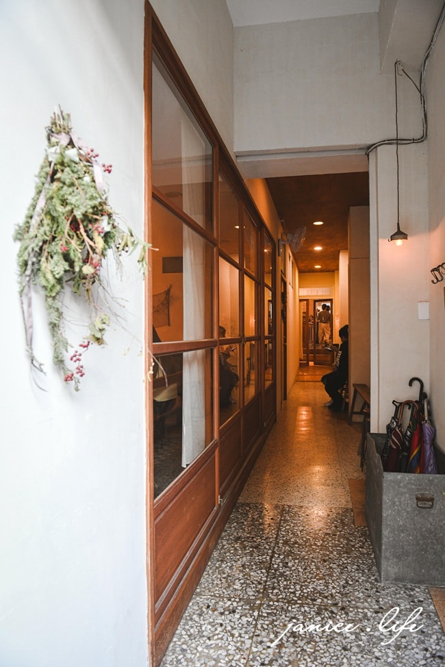 嘉義咖啡店咖啡館 霜空珈琲 嘉義市西區國華街132號 嘉義甜點 嘉義咖啡 嘉義美食 霜空珈琲停車 霜空珈琲預約 霜空珈琲包廂 潔妮食旅生活 霜空珈琲菜單