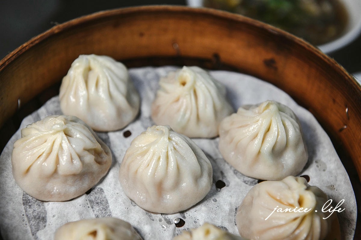 嘉義美食 豆豆小籠湯包蒸餃 嘉義鼎泰豐 小籠湯包 蒸餃 平價版鼎泰豐 豆豆小籠湯包蒸餃菜單 豆豆小籠湯包蒸餃營業時間 潔妮食旅生活 嘉義市東區芳安路229號