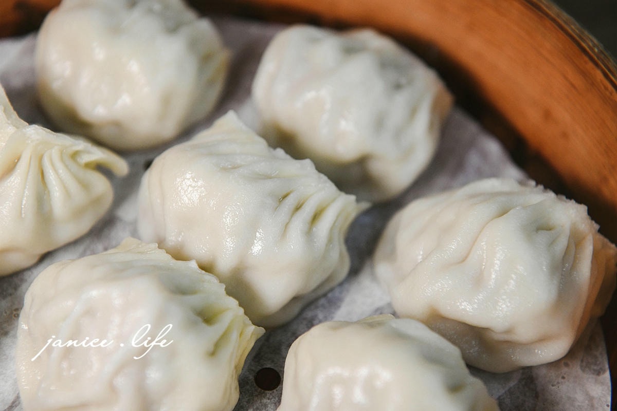 嘉義美食 豆豆小籠湯包蒸餃 嘉義鼎泰豐 小籠湯包 蒸餃 平價版鼎泰豐 豆豆小籠湯包蒸餃菜單 豆豆小籠湯包蒸餃營業時間 潔妮食旅生活 嘉義市東區芳安路229號